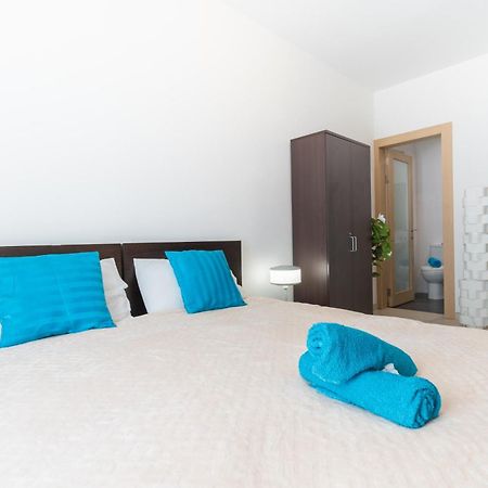 2 Bedroom In Central St Julians Prime Location In Paceville Apt 3 By Vaganza San Ġiljan Extérieur photo