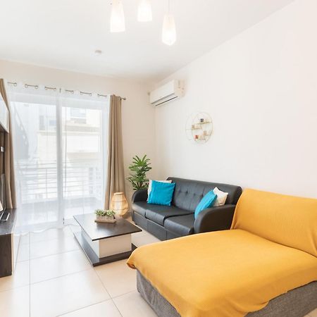 2 Bedroom In Central St Julians Prime Location In Paceville Apt 3 By Vaganza San Ġiljan Extérieur photo