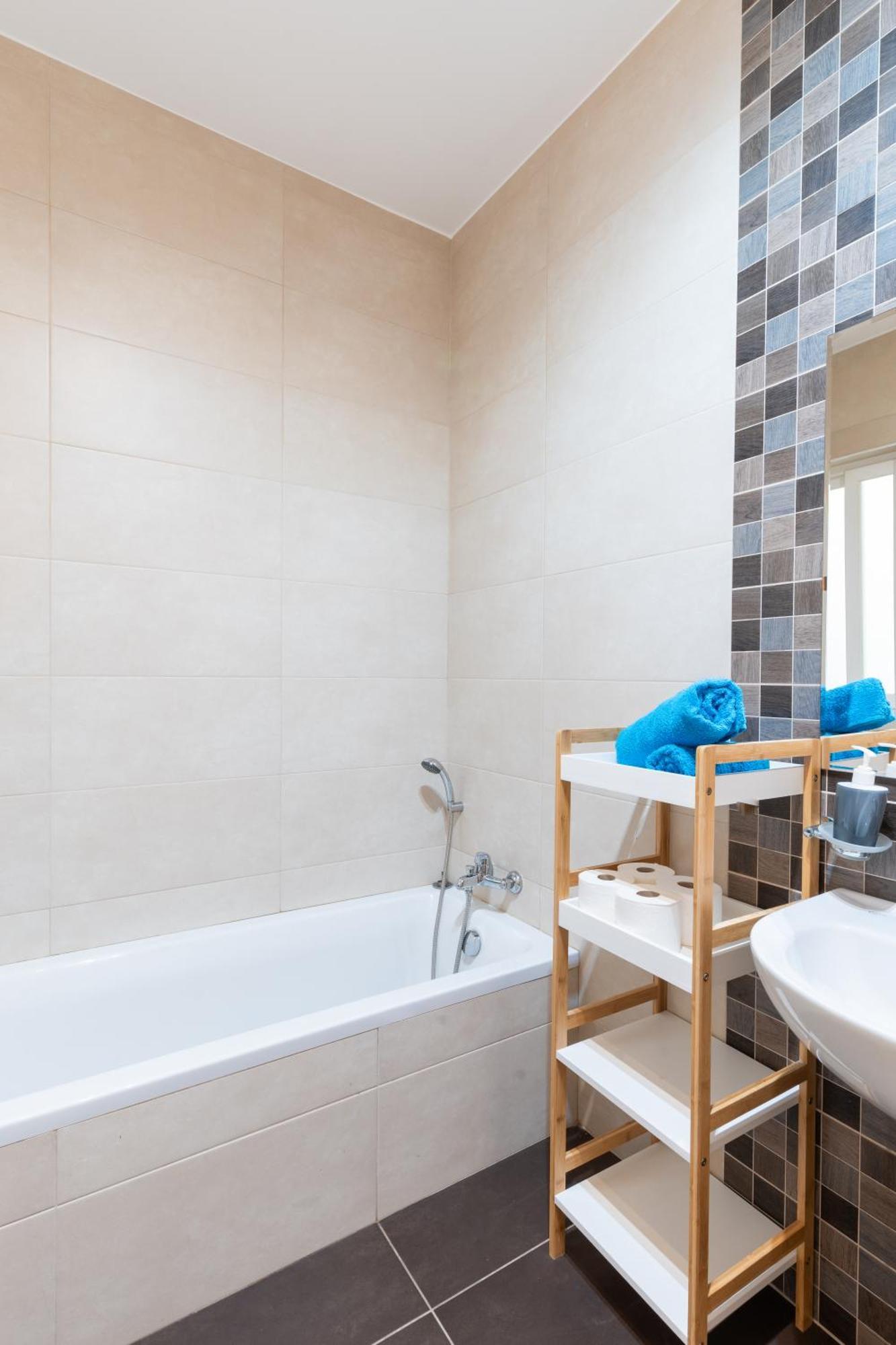 2 Bedroom In Central St Julians Prime Location In Paceville Apt 3 By Vaganza San Ġiljan Extérieur photo