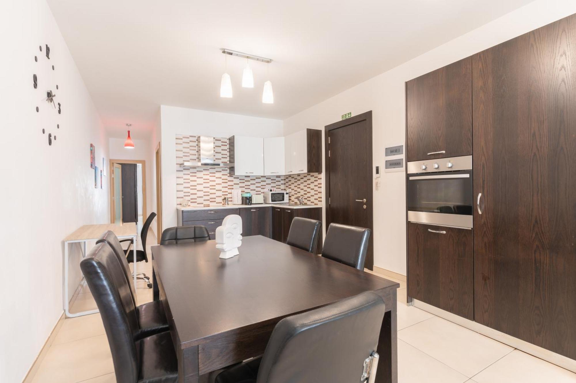 2 Bedroom In Central St Julians Prime Location In Paceville Apt 3 By Vaganza San Ġiljan Extérieur photo
