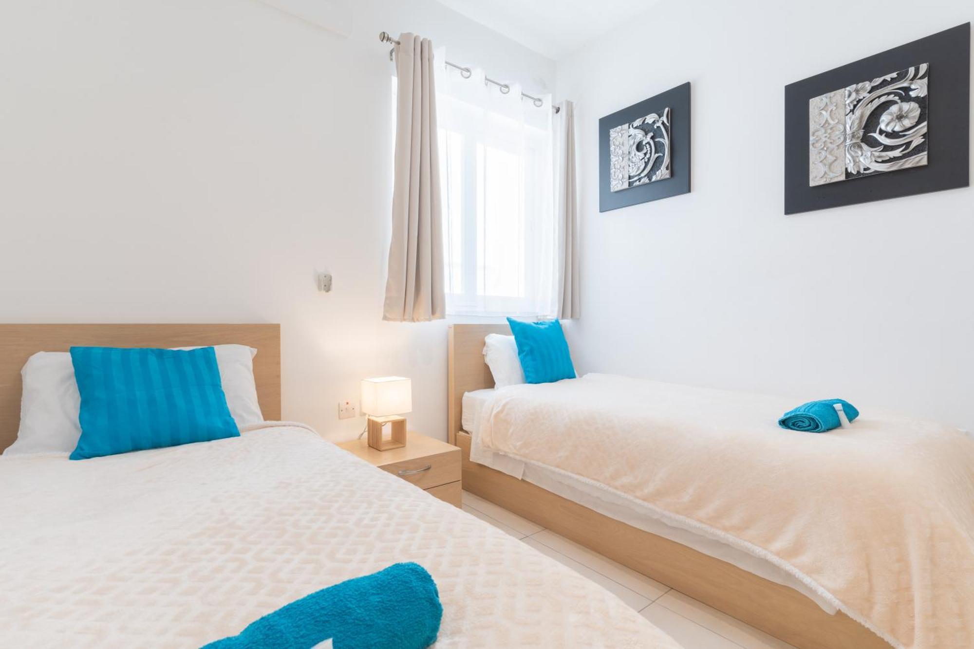 2 Bedroom In Central St Julians Prime Location In Paceville Apt 3 By Vaganza San Ġiljan Extérieur photo