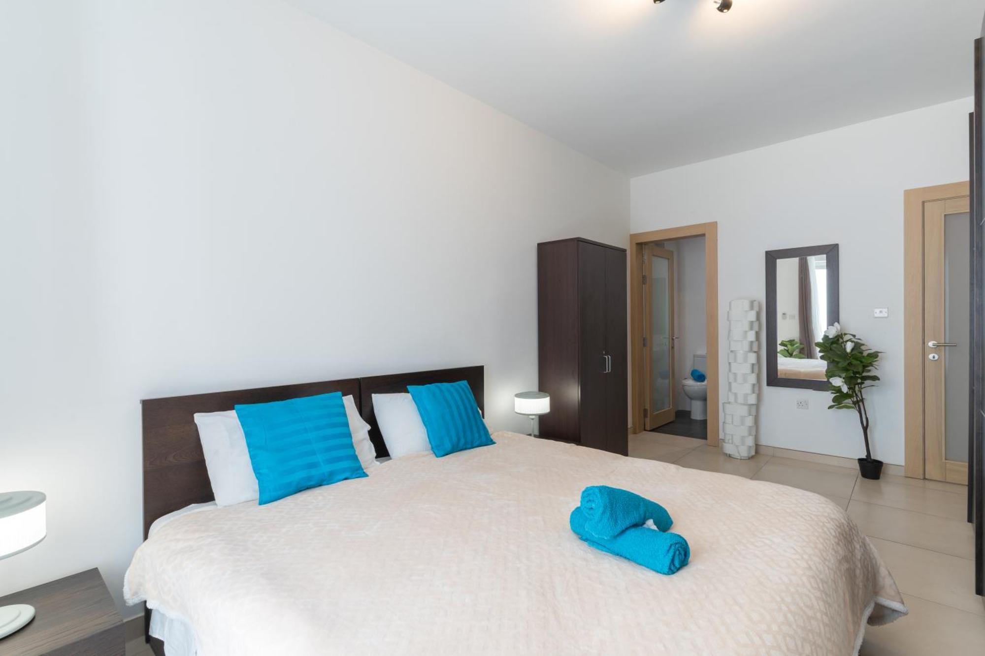 2 Bedroom In Central St Julians Prime Location In Paceville Apt 3 By Vaganza San Ġiljan Extérieur photo