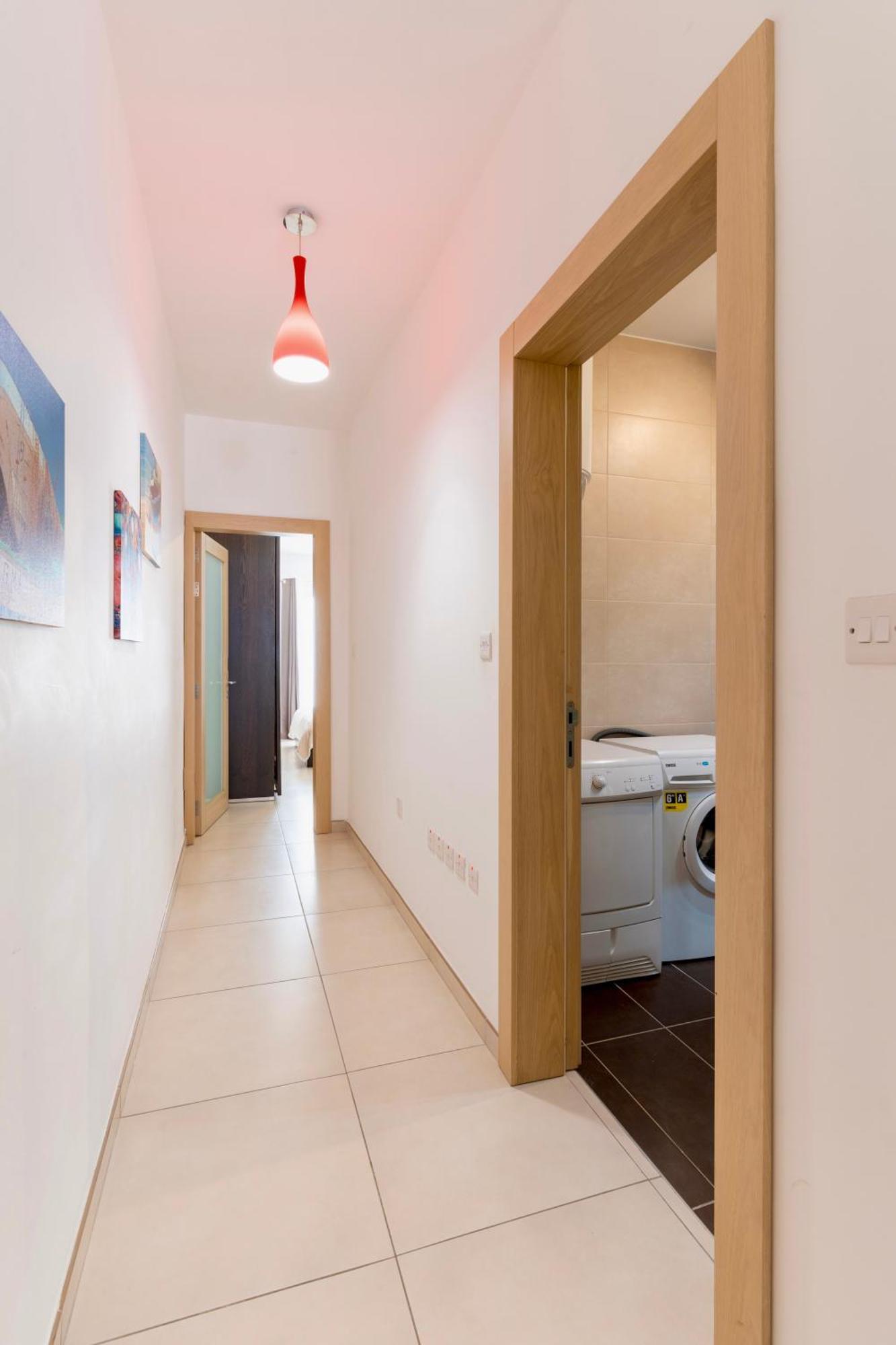 2 Bedroom In Central St Julians Prime Location In Paceville Apt 3 By Vaganza San Ġiljan Extérieur photo