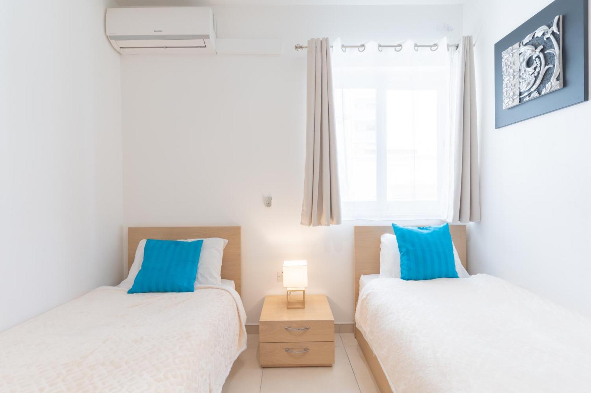 2 Bedroom In Central St Julians Prime Location In Paceville Apt 3 By Vaganza San Ġiljan Extérieur photo