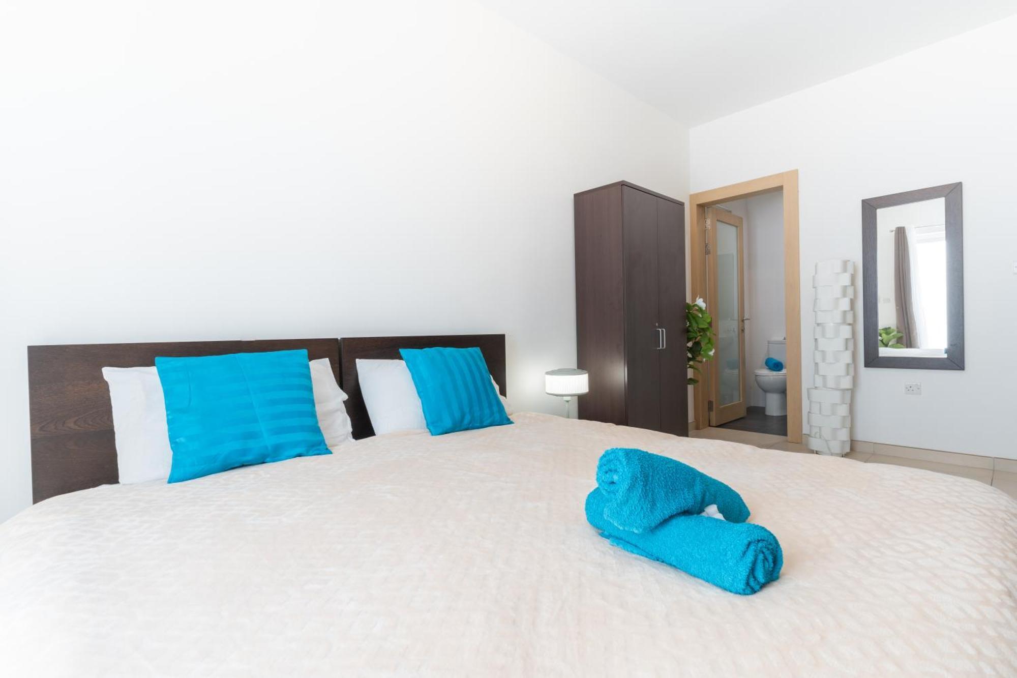2 Bedroom In Central St Julians Prime Location In Paceville Apt 3 By Vaganza San Ġiljan Extérieur photo