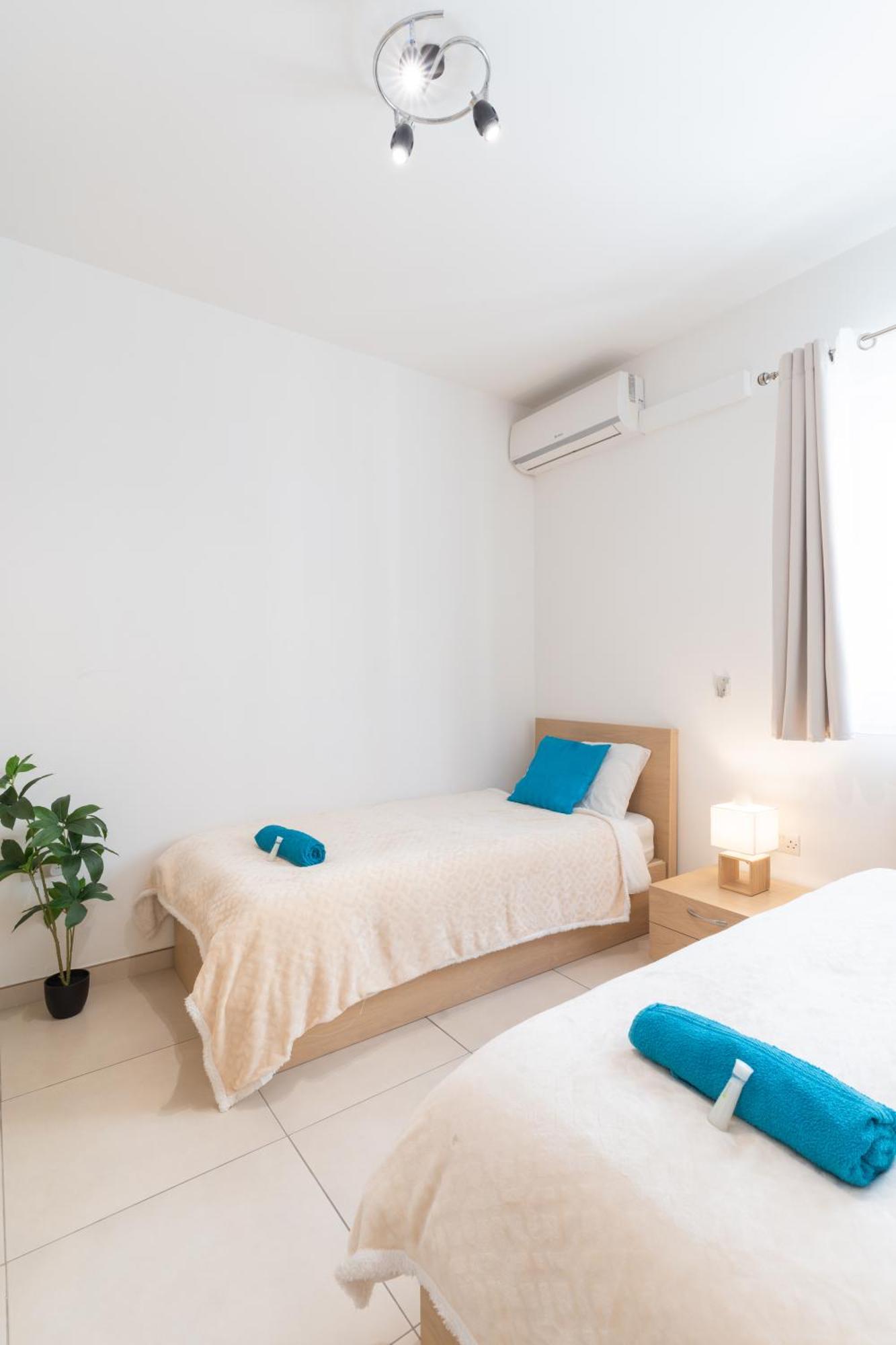 2 Bedroom In Central St Julians Prime Location In Paceville Apt 3 By Vaganza San Ġiljan Extérieur photo