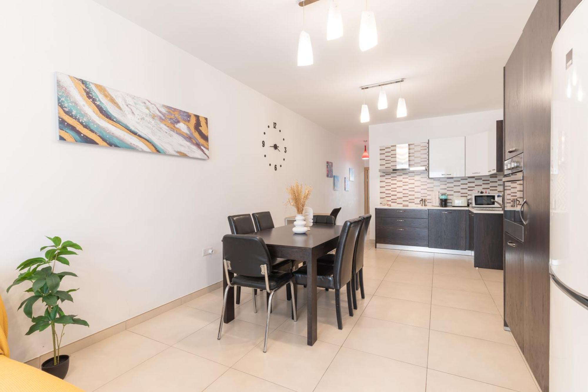 2 Bedroom In Central St Julians Prime Location In Paceville Apt 3 By Vaganza San Ġiljan Extérieur photo