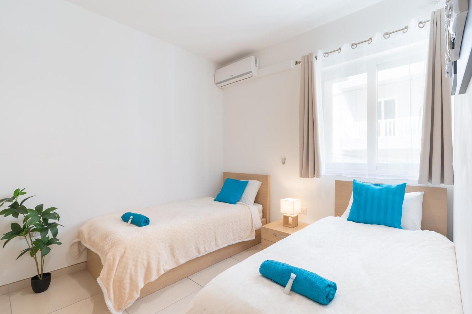2 Bedroom In Central St Julians Prime Location In Paceville Apt 3 By Vaganza San Ġiljan Extérieur photo